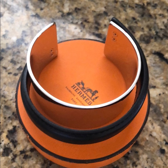 Never worn Hermes silver and leather bracelet - Picture 3 of 5